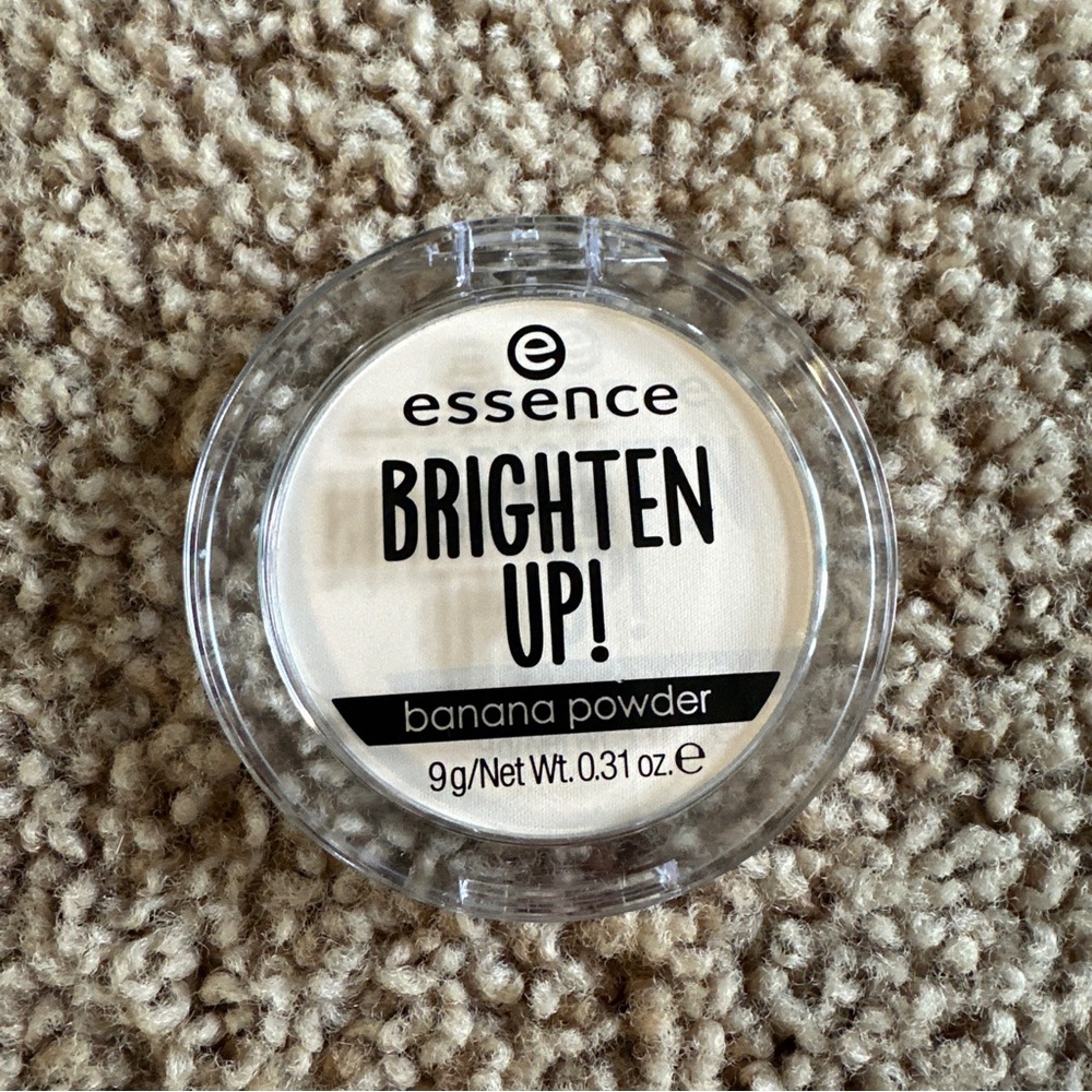 Essence’s “Brighten Up!” Banana powder in ‘Babanana’